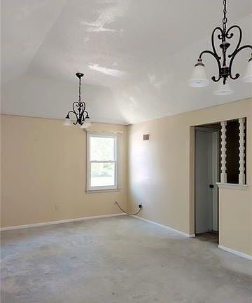5th image of 12101 S Summit St