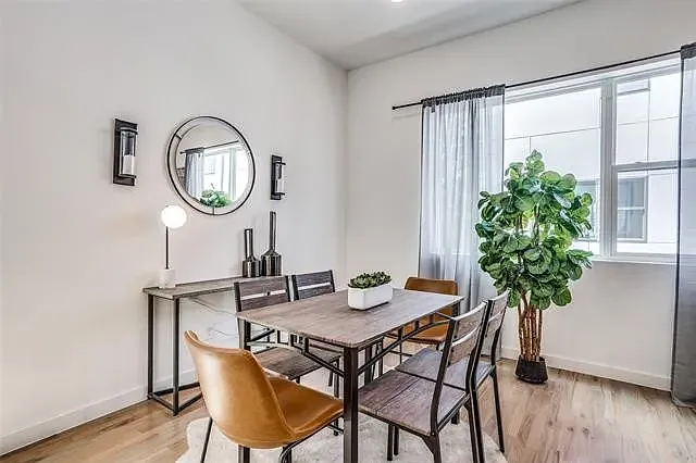 427 W 10th St #502 — Photo 3