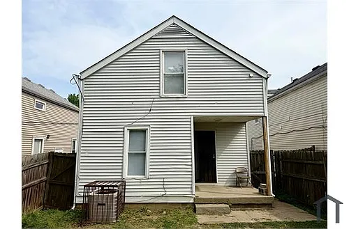 1904 W Madison St Photo 1