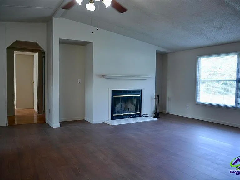 111 Brighton Dr — Photo 5
