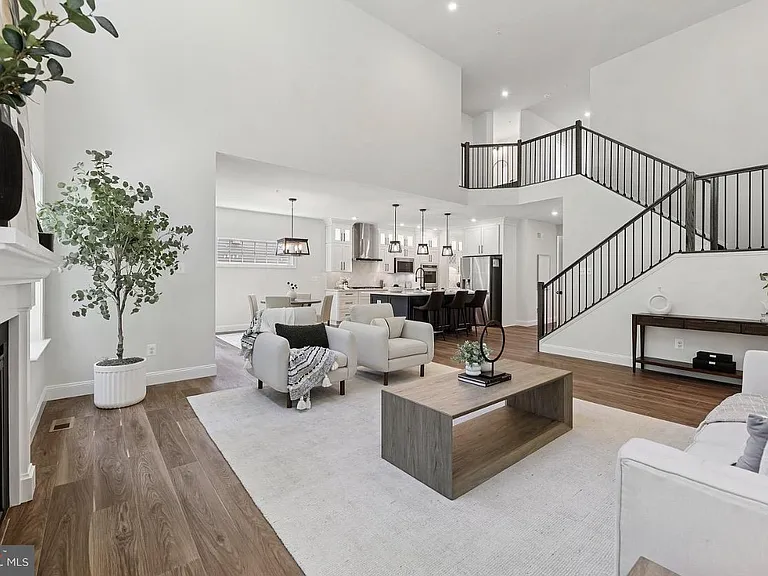 1823 Colt Ln — Photo 5