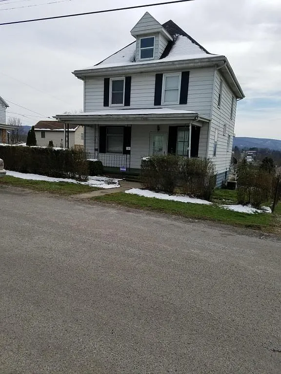 238 Prospect St photo 1