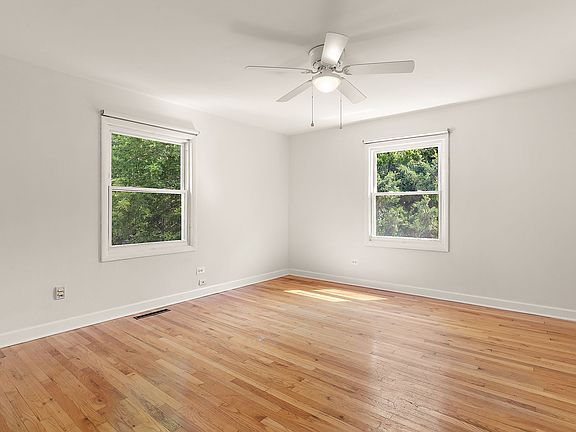 5th image of 917 Hamlin St