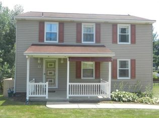 12 Robinwood Dr, Coraopolis, PA