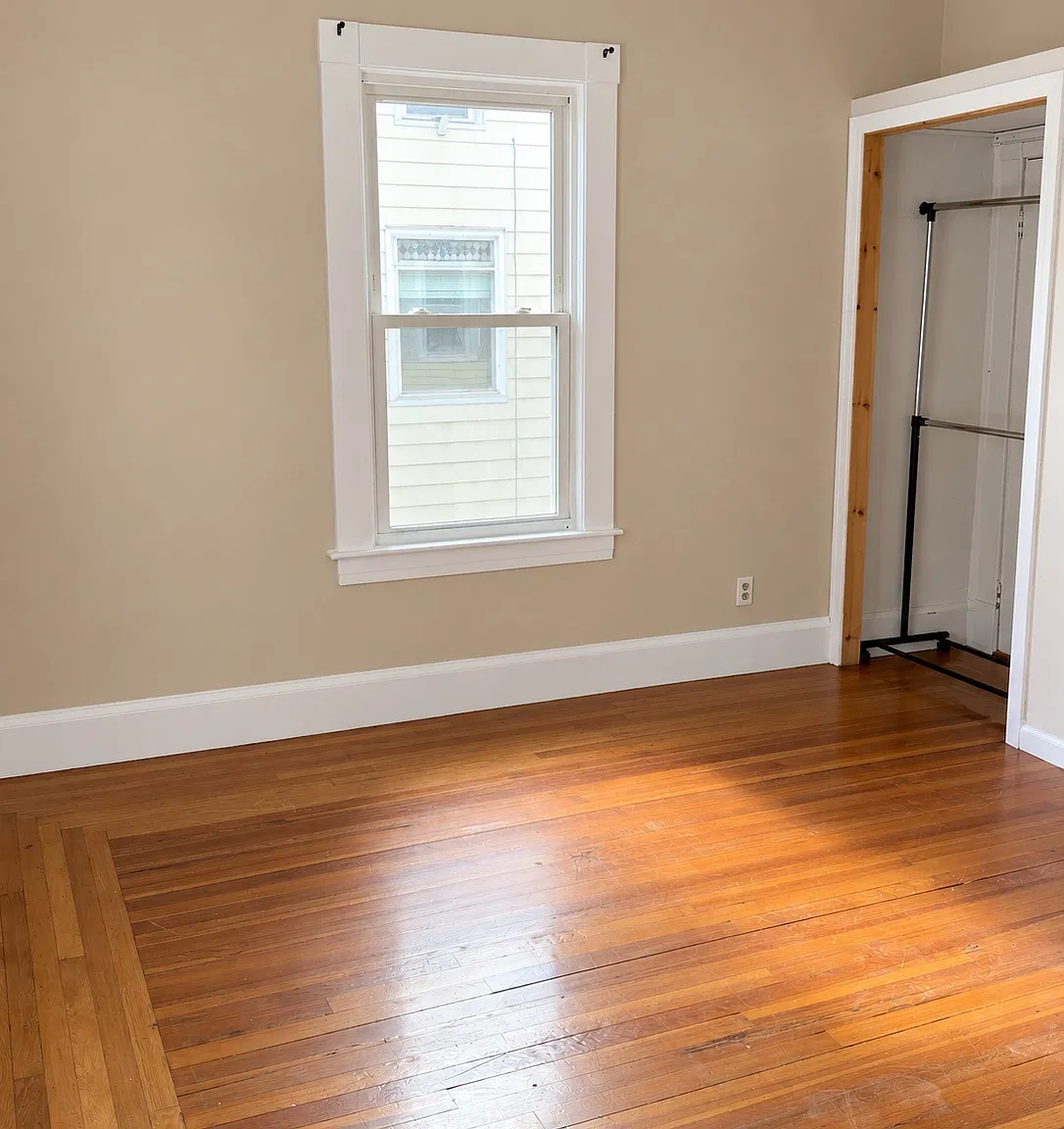 3 bed, 1200 sqft, $2,800 — Photo 2