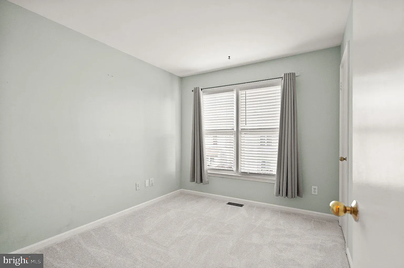 3 bed, 1470 sqft, $950 — Photo 2