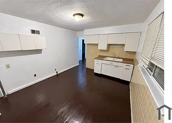 3 bed, 1055 sqft, $1,300 — Photo 3