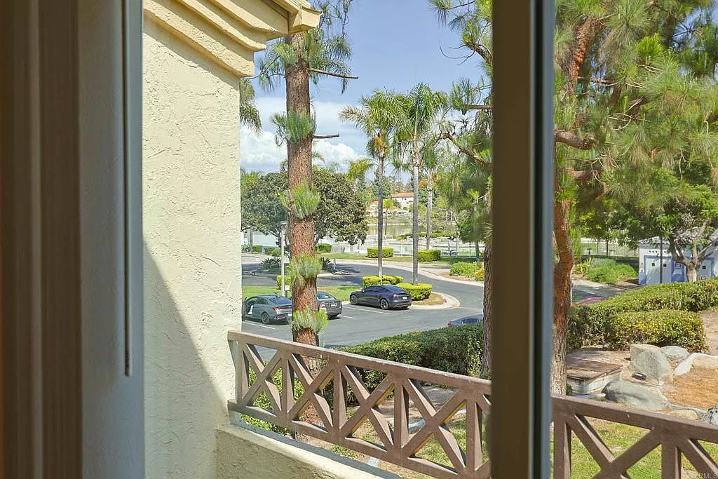 3 bed, 1096 sqft, $3,395 — Photo 4