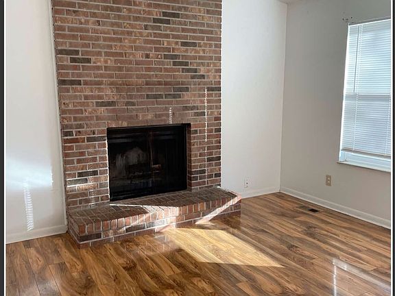 5th image of 916 Danville Cir