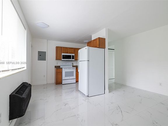 5th image of 979 SW 10th St APT 4