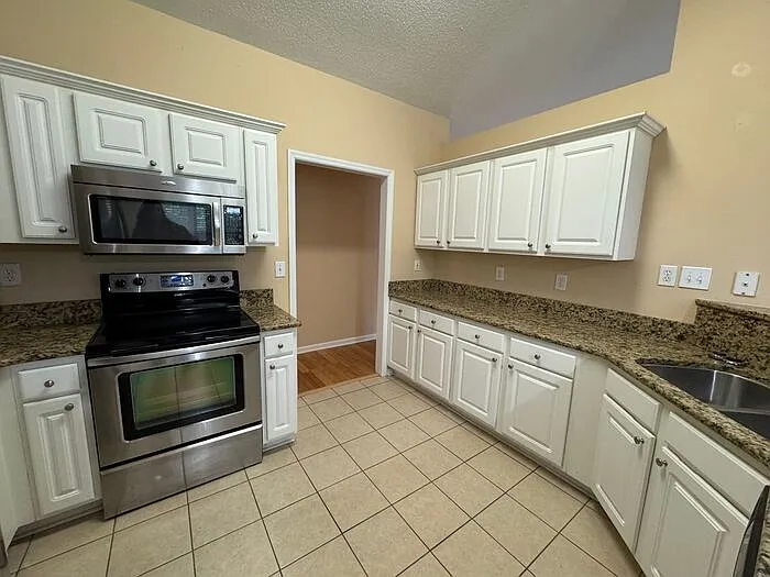 137 Clover Ridge Dr — Photo 17