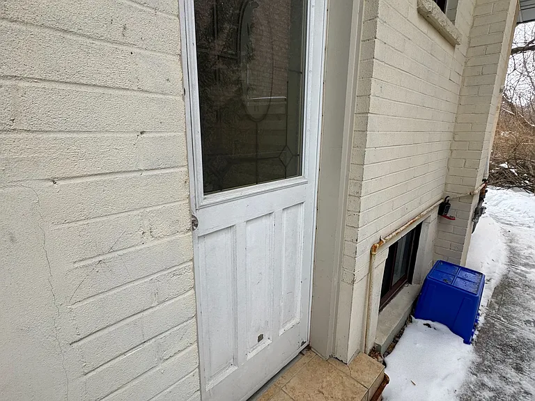 207 Lawrence Ave #BASEMENT — Photo 10