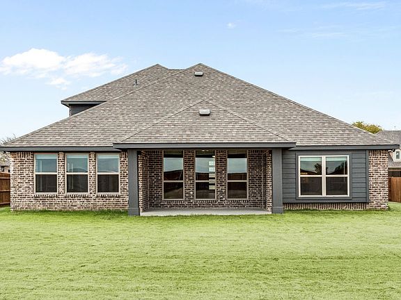 4th image of 1032 Elmwood Dr