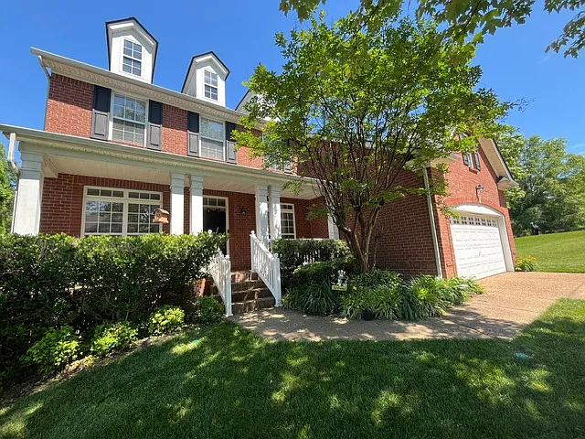 5 bed, 2742 sqft, $3,699 — Photo 2