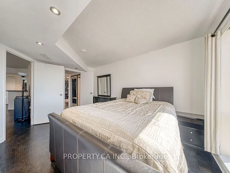 1001 Bay St #2902 — Photo 25