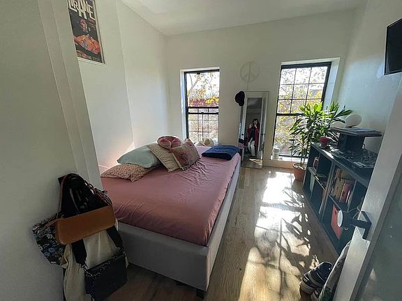 5th image of 1265 Herkimer St #2B