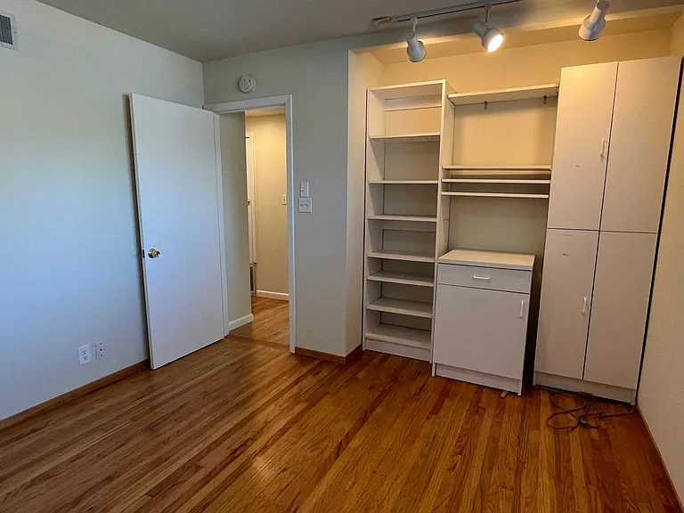 2000 Santa Cruz Ave — Photo 10