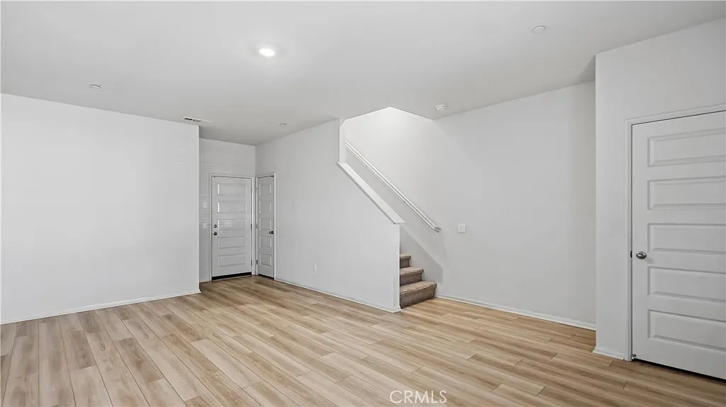 3 bed, 1791 sqft, $3,650 — Photo 3