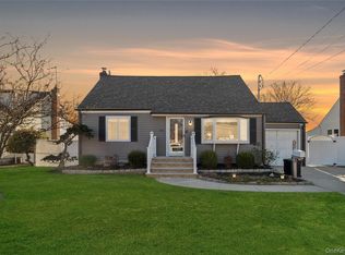 484 18th Street, West Babylon, NY 11704