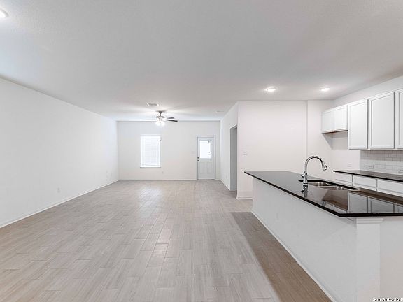 2nd image of 189 Kayla Ave