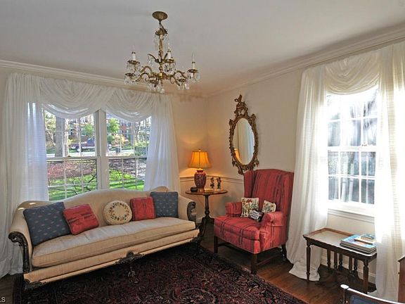 3rd image of 411 Briarlea Rd