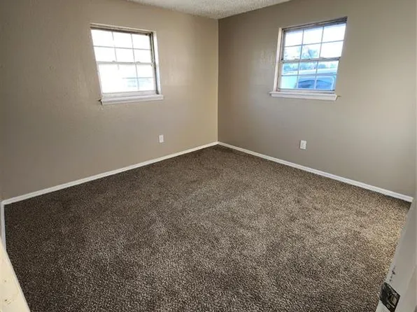 4504 Meadowoak Dr, Midwest City, OK 73110