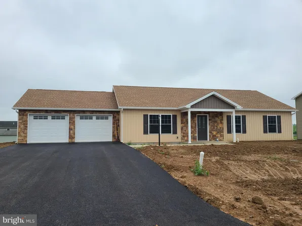 251 Grove Dr, Shippensburg, PA 17257
