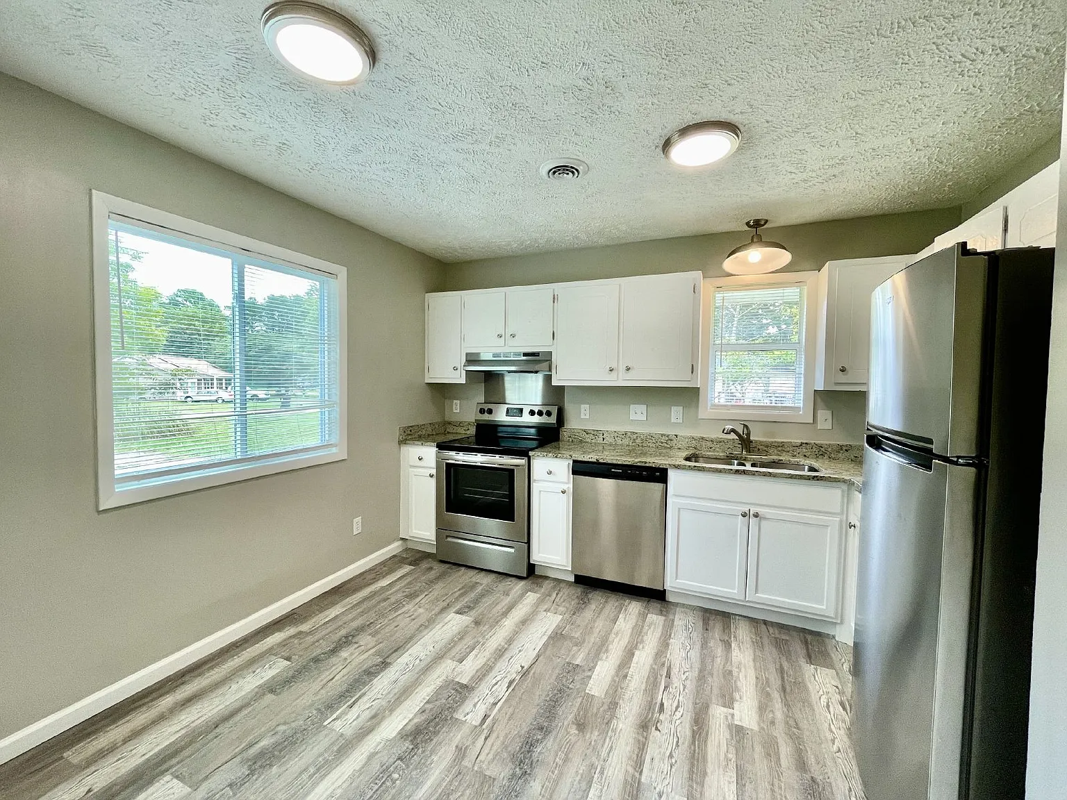 3 bed, 1.5 bath, 1016 sqft, $1,350 — Photo 3