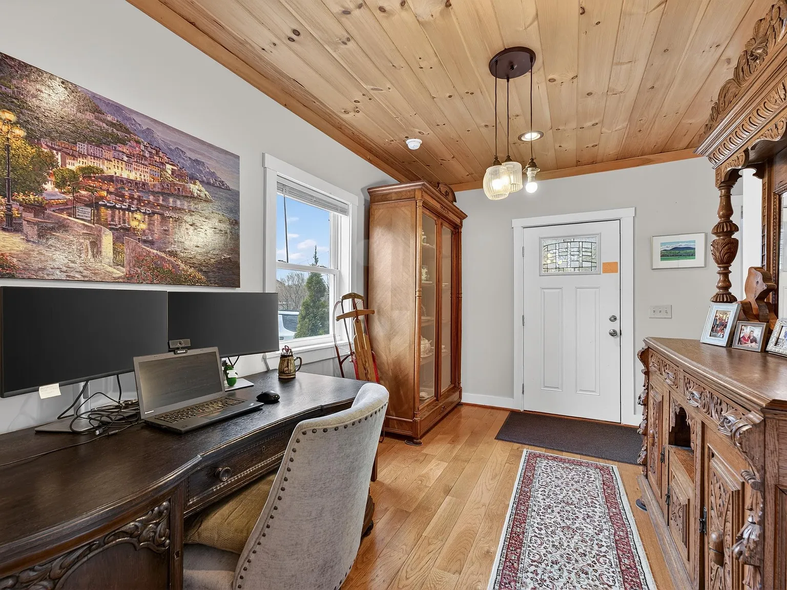 3 bed, 2.5 bath, 2400 sqft, $3,000 — Photo 2