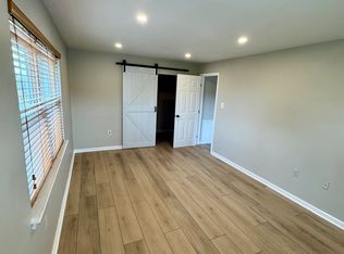 424 N Armistead St APT 201, Alexandria, VA 22312