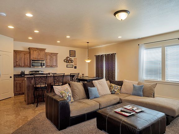 5th image of 1264 N Willowbrook Ln