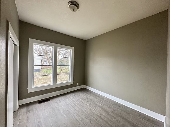 4th image of 1332 15th Pl SW