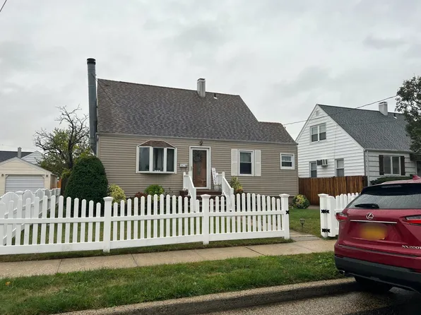 23 Jefferson St, Freeport, NY 11520