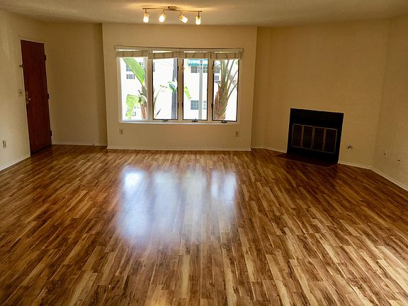 2nd image of 1117 Havenhurst Dr APT 205