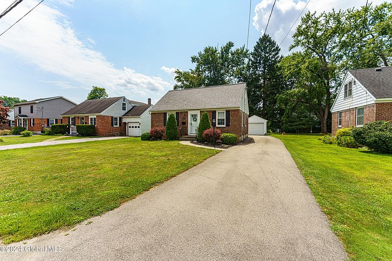 3rd image of 611 Sanders Avenue