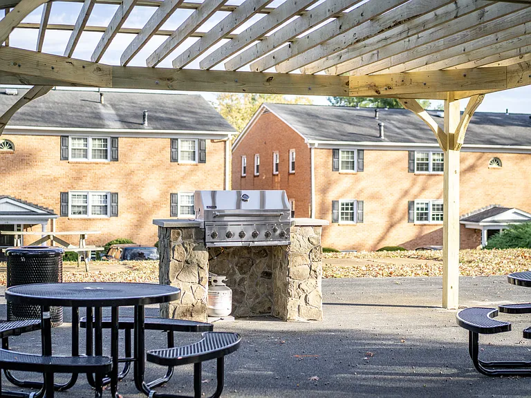 Summercrest Apartments — Photo 22