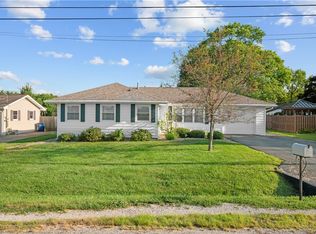 702 E Blackburn St, Paris, IL 61944