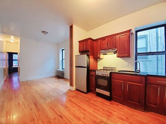 2nd image of 887 5th Ave