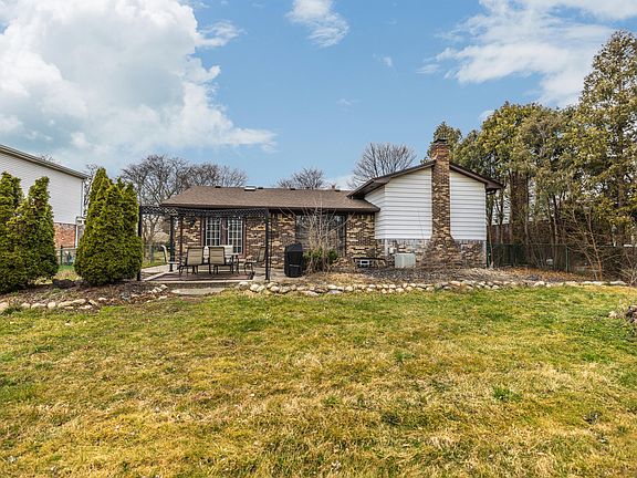 4th image of 7564 Admiralty Dr