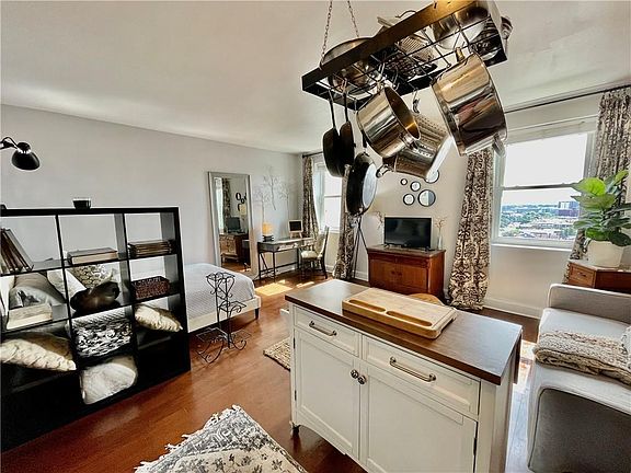 3rd image of 1205 Saint Charles Ave APT 1312