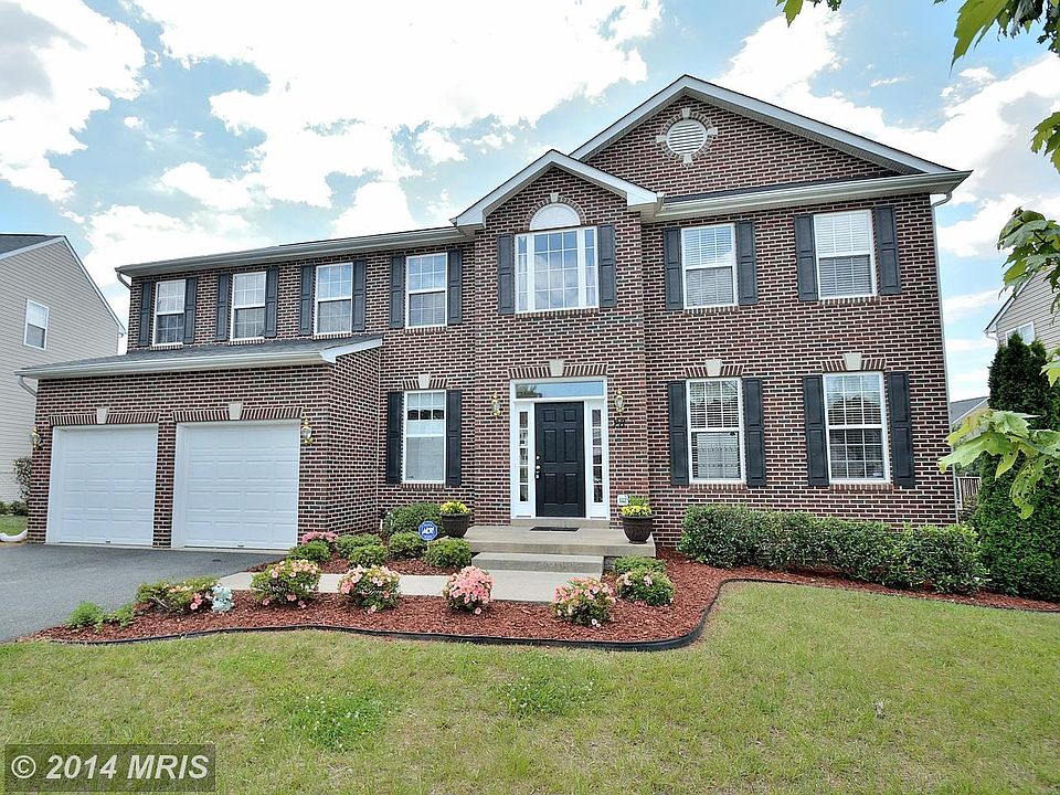 1st image of 28 Pinehurst Ln