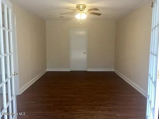 306 Sussex Ct — Photo 4