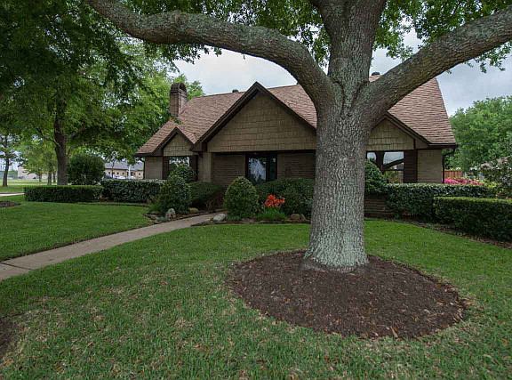 2nd image of 915 Meadowland Dr