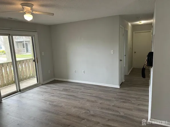 505 Ravens Crest Dr, Plainsboro, NJ 08536