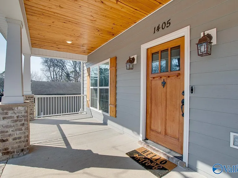 1405 Stevens Ave NE — Photo 3