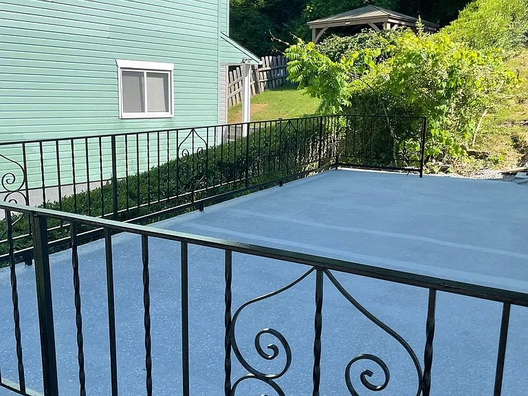 1142 Boni Dr — Photo 2
