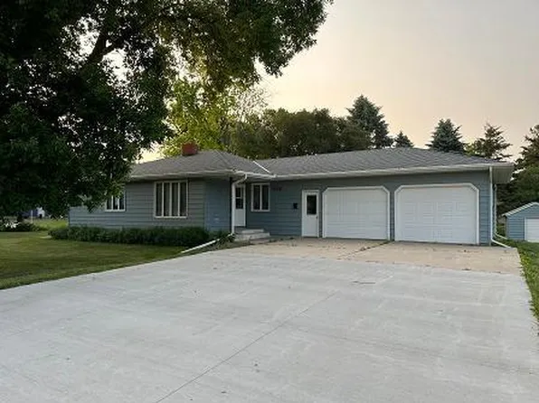 606 3rd Ave E, Raymond, MN 56282
