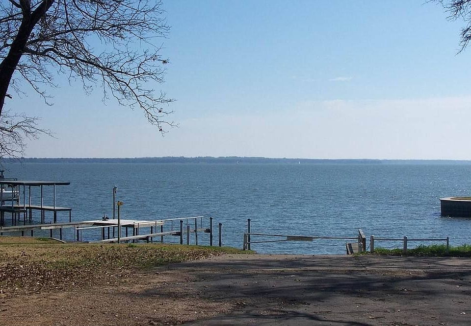 2nd image of 2221 Wildwood Way