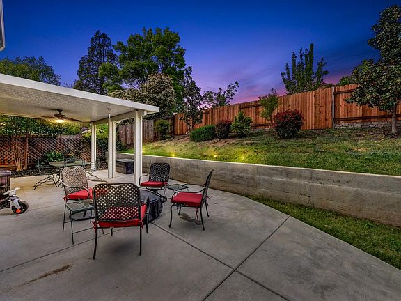 5th image of 8071 Bayberry Ct