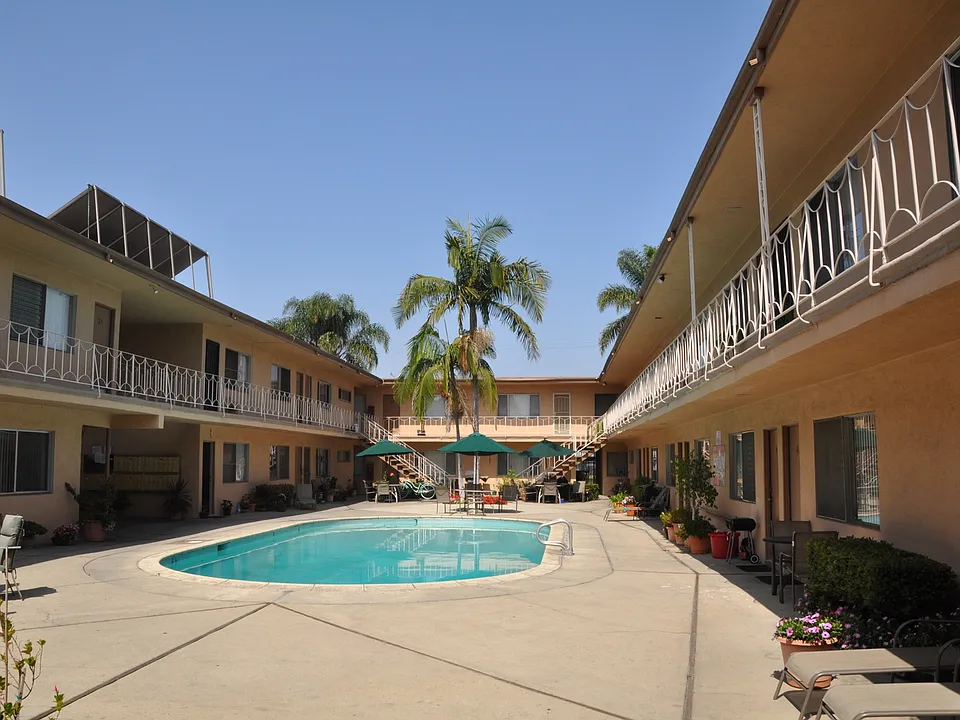 Royal Palms Apartments